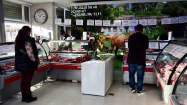 Nuevos precios: cuánto sale un asado para cuatro en Neuquén tras el ingreso de carne con hueso