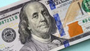 El dólar volvió a entonarse y el blue cerró en $1.310: qué dijeron desde el gobierno de Javier Milei