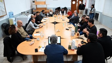 La reunión del 10 de junio en Trabajo, con participación de los ocho gremios, que arrojó un resultado después cuestionado y anulado. Foto: Marcelo Ochoa.