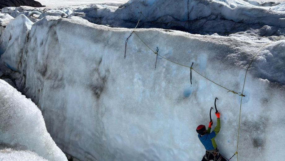 Al llegar a un sector para escalar, deben evaluarse las condiciones del hielo. Foto: gentileza