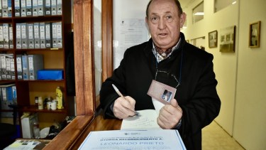 Leonardo Prieto lleva años escribiendo sus vivencias en Zapala.