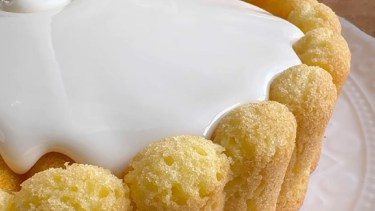 La merienda se acompaña con budín de mandarinas glaseado