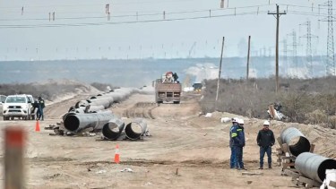 Avanza la obra del Oleoducto Vaca Muerta Sur entre Allen y Valle Medio. La próxima semana harán pruebas en Punta Colorada. (Juan Thomes)