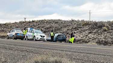 Tres muertos en un vuelco sobre Ruta 6, a pocos kilómetros de Roca: dos personas permanecen en observación