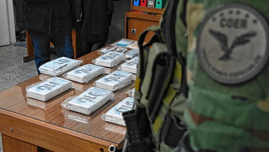 El 25 de julio, se realizaron tres allanamientos que culminaron con el secuestro de un importante cargamento de cocaína en Roca. Foto Alejandro Carnevale.