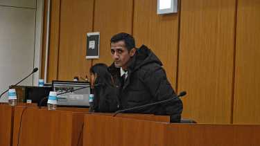 El fiscal acusó a un agente de una comisaría de Roca por ejercer supuestas torturas contra un detenido que terminó con heridas en el rostro y el cuerpo. Foto Alejandro Carnevale.