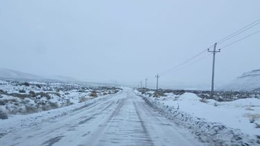 Habilitan el paso de la Ruta 23, entre Jacobacci y Valcheta: por la nieve, exigen «portación de cadenas»