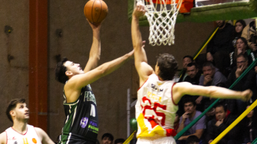 Agustín Sánchez fue la gran figura en la victoria de Pérfora, que va por el ascenso a la Liga Argentina. (Prensa Pérfora) 