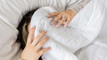 No se trata de eliminarla por completo, pero sí de usarla con conciencia. Como toda herramienta, su efecto depende del momento y la cantidad.

