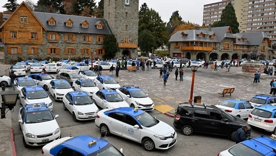 Los taxis y remises de Bariloche ya no tendrán la revisión técnica cada seis meses. Archivo