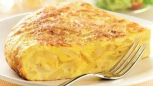 Hoy sale tortilla de papas: fácil, rica y rendidora
