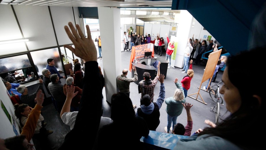 En el Ministerio se realizó una masiva asamblea. Foto: Marcelo Ochoa.