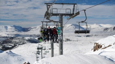 Nieve en cuotas: Neuquén apuesta al invierno con financiamiento, obras y turismo de cercanía