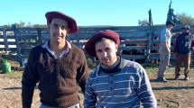 Imagen de De la UNRN al campo, dos jóvenes veterinarios con la ganadería en la sangre
