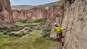 Colgados del cielo: el increíble cañadón de la Patagonia para escalar y cuidar la naturaleza
