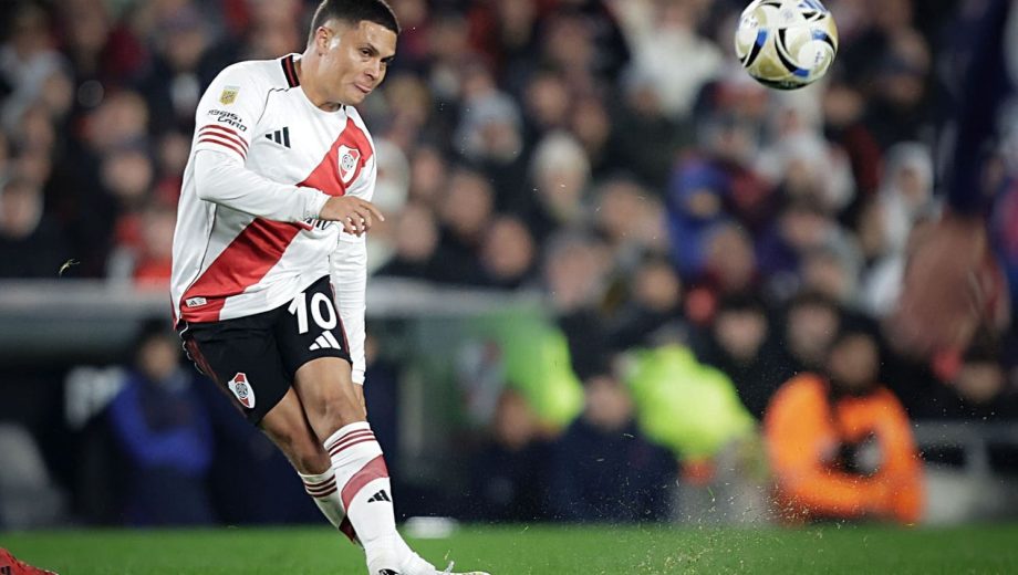 Juanfer se perfila para el once titular. (FBaires)