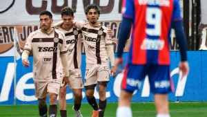 Torneo Clausura: Platense bajó a San Lorenzo con un polémico arbitraje de Beligoy