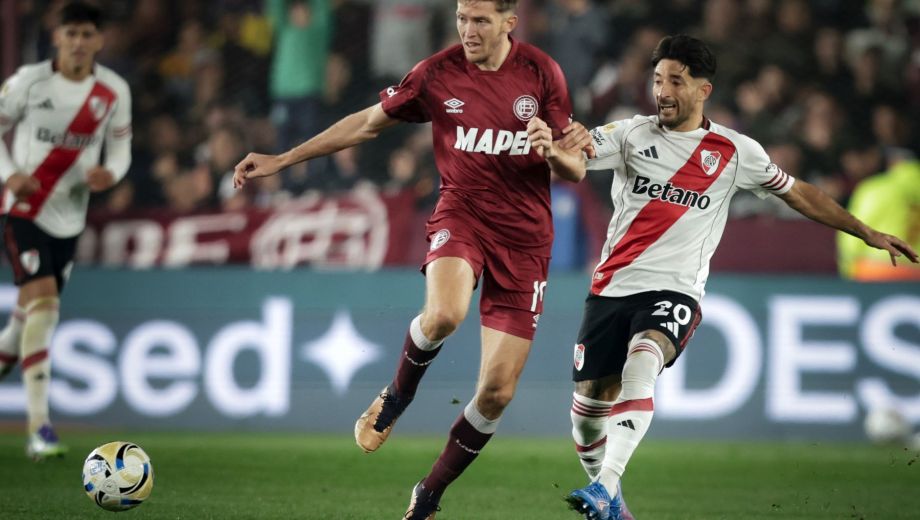Castillo rescató a Lanús en el último minuto y amargó a River. (FBaires)