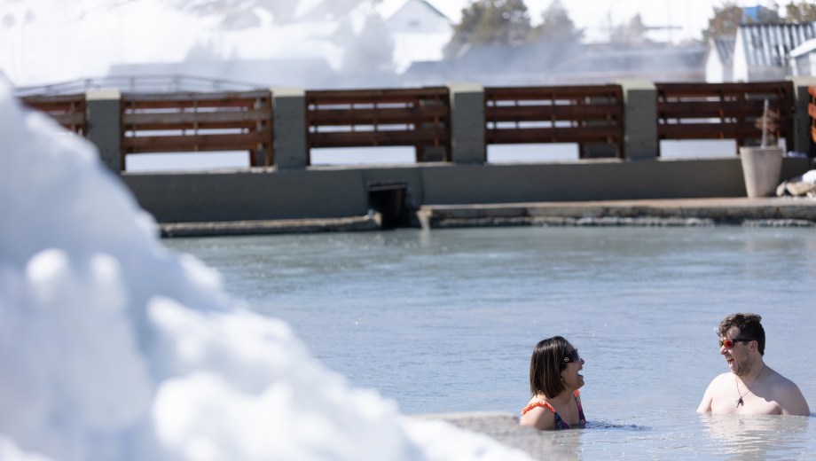 Este fin de semana largo, disfrutá de música, gastronomía y aguas termales entre la nieve.
