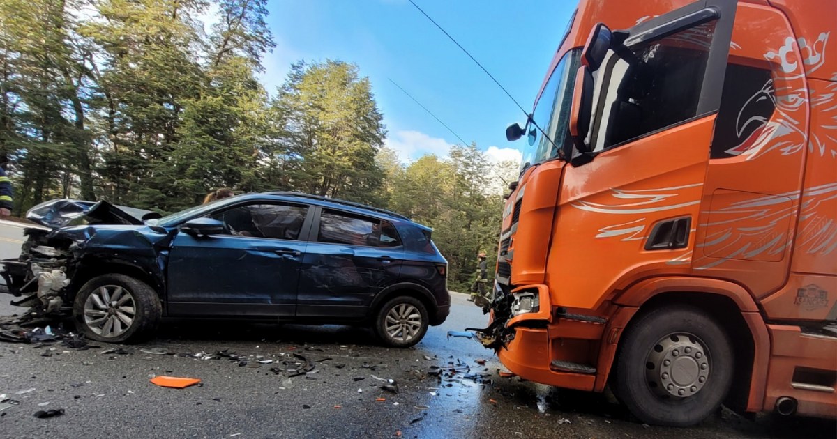 Fuerte choque con heridos en el cruce de las Rutas 40 y 231: un auto y ...