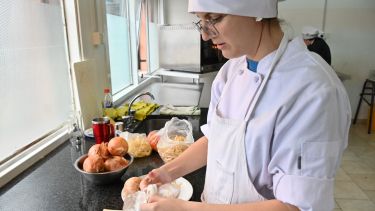 Del aula a la mesa: estudiantes de Bariloche ofrecen sopas nutritivas sin aditivos ni sodio