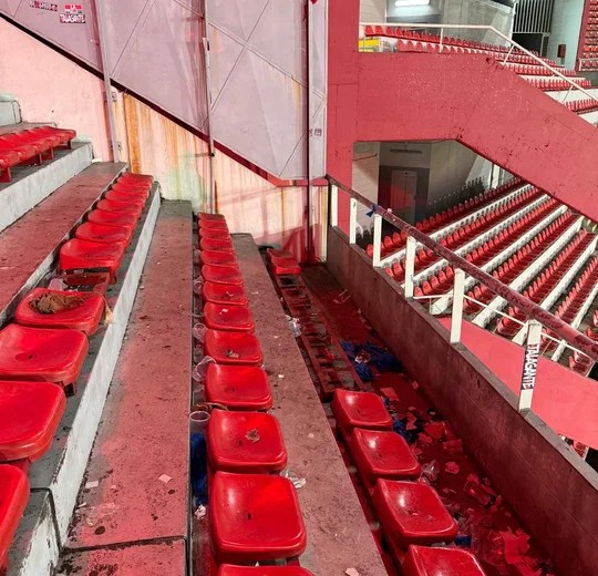 El Libertadores de América quedó destrozado.
