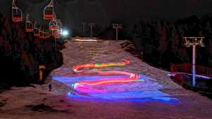 El Catedral se iluminó con la bajada de antorchas y así se largó la 54 Fiesta Nacional de la Nieve