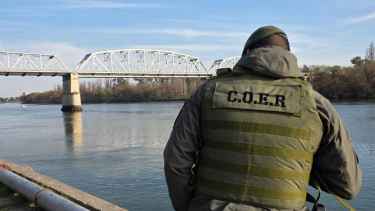 Misterio por hombre desaparecido en Viedma: con drones y embarcaciones sigue la búsqueda en el río Negro