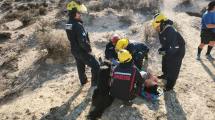 Imagen de Complejo rescate en una zona «rocosa» de Roca: una mujer de 47 años se lesionó en Paso Córdoba, cómo fue el operativo