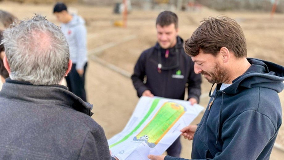 El intendente de Cipolletti anunció que las obras de pavimentación comenzarán en octubre. (Foto: Gentileza)