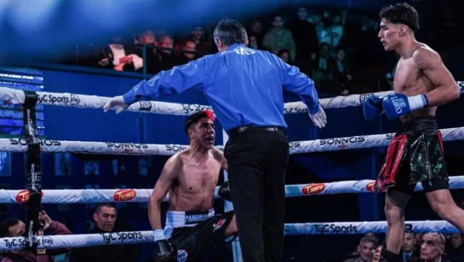En el primer asalto llegó la cuenta de protección y en el segundo, el nocaut técnico. (TyC Sports)
