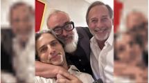 Imagen de Un festejo de Racing: Guillermo Francella, Adrián Suar y Diego Peretti en el cumpleaños de Joaquín Furriel