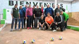 El Círculo de Bochófilos de Cervantes trabaja a pulmón para tener su cancha sintética