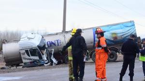 Cómo fue el choque en el que murieron dos estatales de Neuquén sobre la Ruta 7 en El Chañar