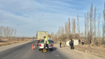 Imagen de Choque y vuelco en la Ruta 22 entre un camión y una tráfic: qué pasó entre Allen y Roca