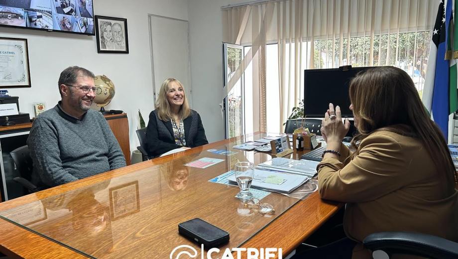 Esta semana los decanos de las facultades de Ciencias Médicas y Ciencias Agrarias se reunieron con la intendenta de Catriel. Gentileza 