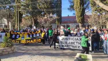 Marcharon por Elizabeth Martínez en Centenario: «Se protege más a la asesina al volante», denunciaron desde Estrellas Amarillas