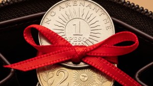 El mejor lugar para poner monedas en agosto 2025 y atraer más dinero, según el Feng Shui 