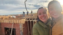Imagen de Las arquitectas que arman equipo con los albañiles y construyen casas como estas en Neuquén