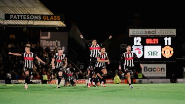 Papelón histórico: Grimsby Town de la cuarta división eliminó al Manchester United