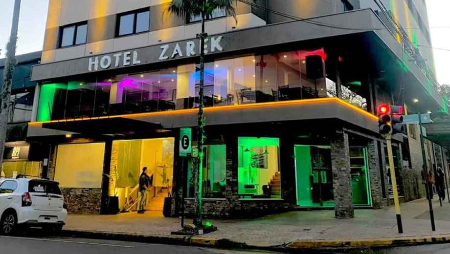 Las jugadoras debieron buscar ayuda en delegadas locales para conseguir alojamiento.