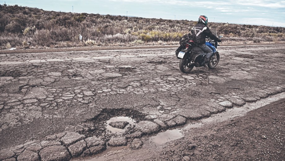 Los pozos son un peligro para los vehículos más chicos. (Foto: Florencia Salto)