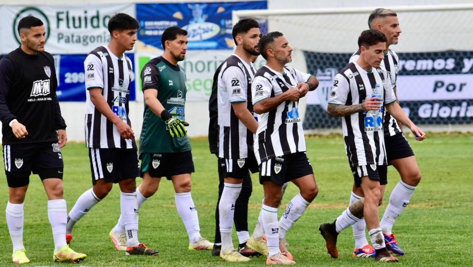 Cipolletti perdió 1 a 0 con Bolívar en La Visera. (Foto: Matías Subat)