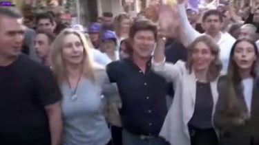 Karina Milei y Martín Menem evacuados tras incidentes en la caravana de Corrientes: dos detenidos