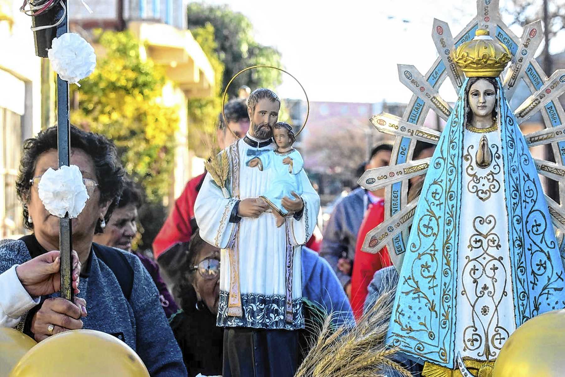La búsqueda de ayuda en iglesias: 45% lo hace por necesidades materiales