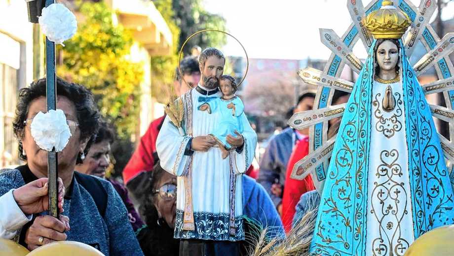 Las personas mayores de 50 años son quienes más recurren a estos espacios en busca de ayuda.