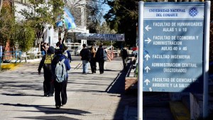La carrera prematura por la Universidad Nacional del Comahue salpica las elecciones de octubre en Neuquén