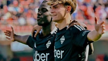 Tottenham hizo una oferta millonaria por el argentino Nico Paz, pero el Como la desestimó