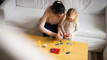 Aumento de salarios para niñeras: ¿Cuánto recibirán en agosto 2025?