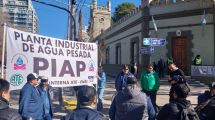 Imagen de Levantaron la protesta en el centro de Neuquén: trabajadores de la PIAP llevaron su reclamo a Casa de Gobierno